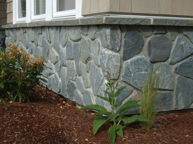 Exterior Wainscot River Rock Veneer – K2 Stone